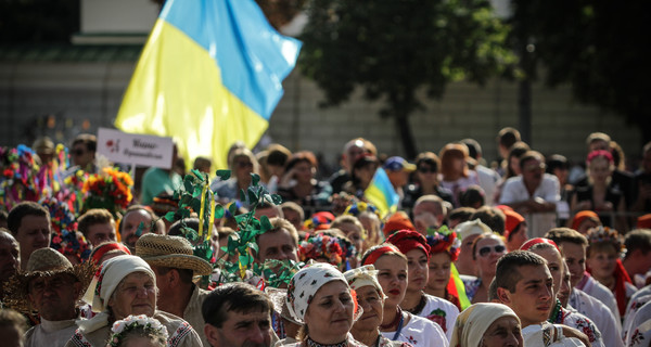 Две трети украинцев хотят уехать из страны