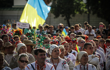 Две трети украинцев хотят уехать из страны