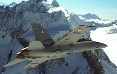 В Альпах нашли обломки швейцарского истребителя