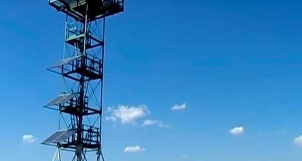 На границе с Россией установили башню видеонаблюдения, питающуюся солнечной энергией