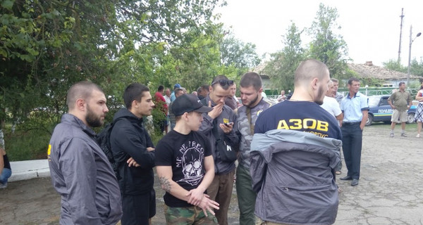 Лощиновку, где ром убил девочку, берут под контроль активисты 