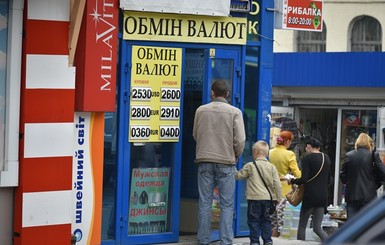 В НБУ объяснили падение гривны ситуацией в Крыму, АТО и спросом 