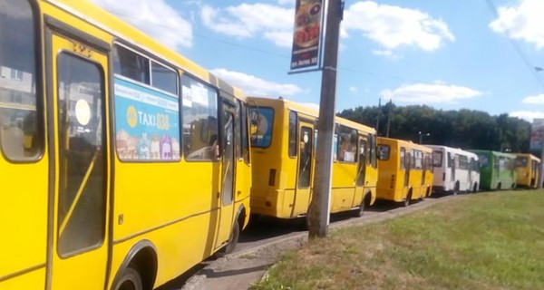 Во Львове водители маршруток объявили забастовку