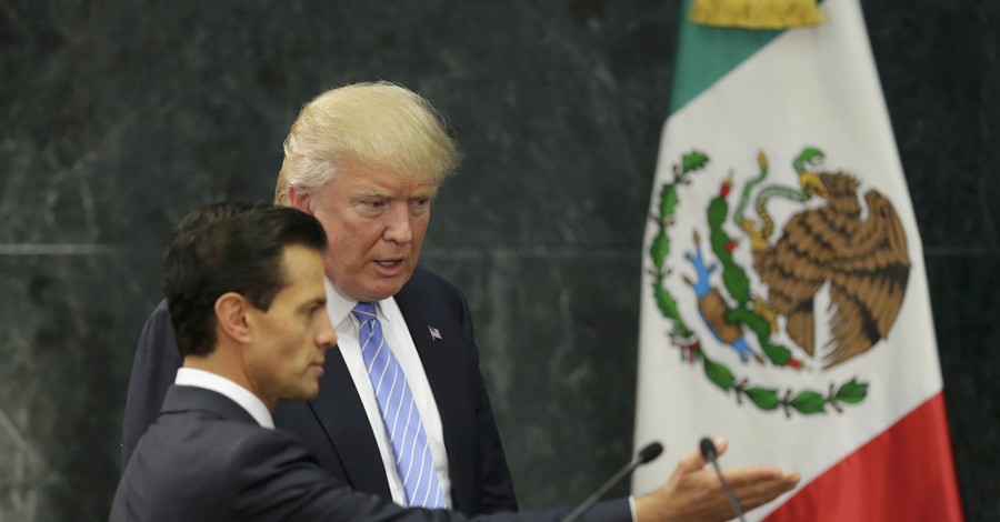 Трамп приехал в Мексику для обсуждения строительства стены 