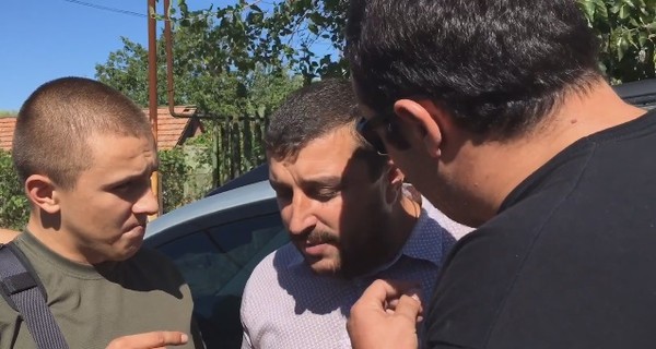 В Одессе сына священника побили за триколор на машине