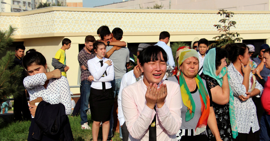 Похороны президента Узбекистана Каримова: народ рыдает от горя 
