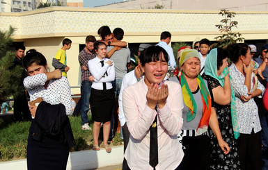 Похороны президента Узбекистана Каримова: народ рыдает от горя 