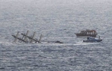 У берегов Турции перевернулось туристическое судно