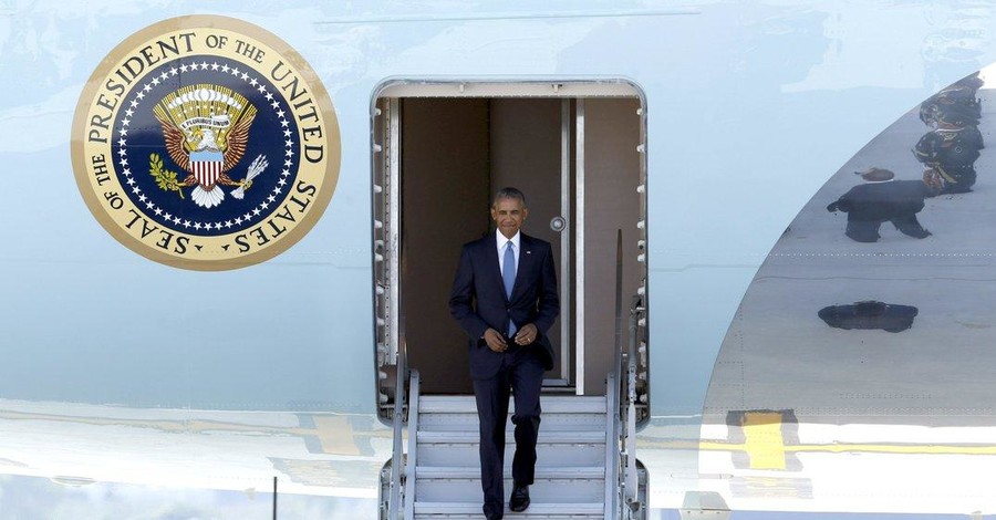 В аэропорту Китая Обаме забыли подать трап к самолету