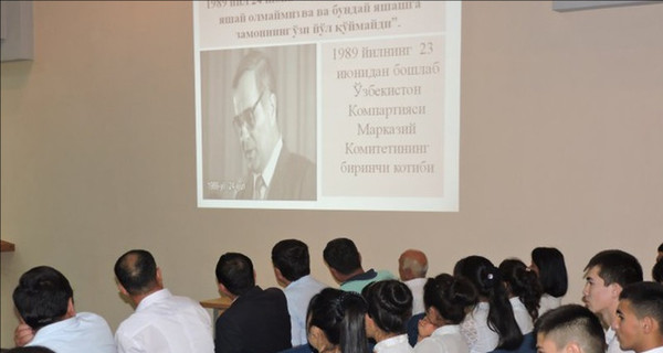 В школах и вузах Узбекистана прошли поминки по Каримову