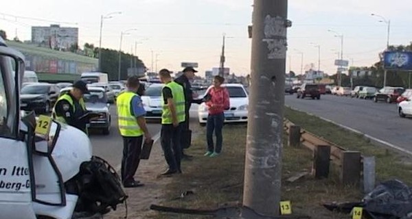 В Киеве микроавтобус задавил вора, который удирал с награбленным