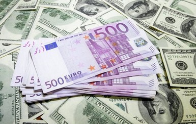 Украинцы в августе в два раза больше купили валюты, чем в июле