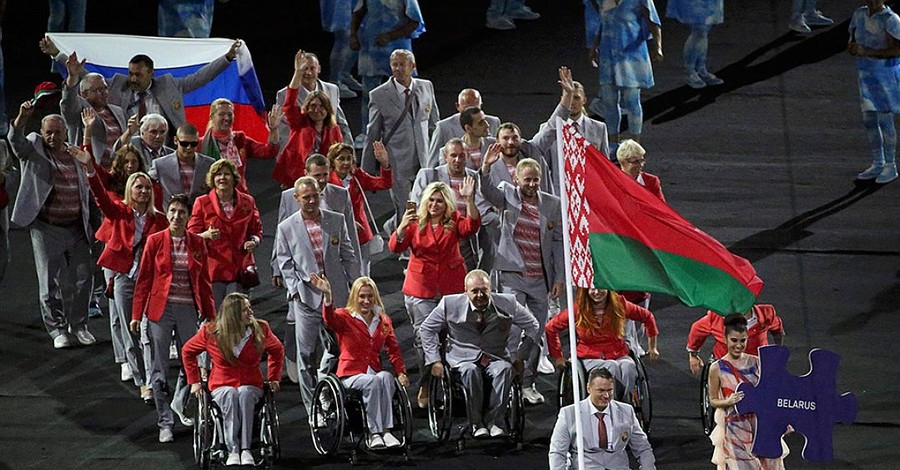 Беларуси грозит наказание за флаг России