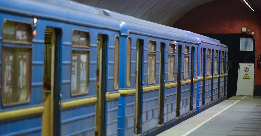 В Киеве пассажир избил работницу метро