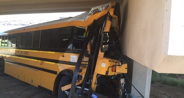 В Денвере школьный автобус с детьми попал в ДТП