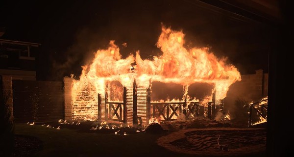 Во дворе дома депутата Юрия Вознюка прогремел взрыв 