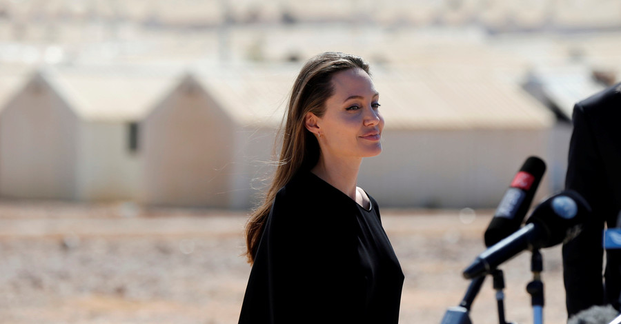 Джоли обвинили в распущенности после выступления перед беженцами