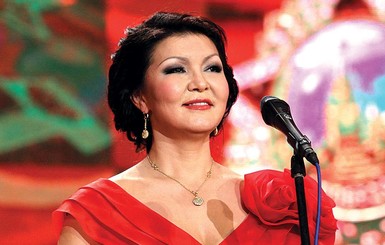 Президент Казахстана назначил свою дочь-певицу сенатором