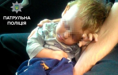 В центре Запорожья мать забыла ребенка на лавочке