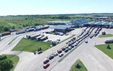 На украинско-польской границе в очередях стоят 680 машин