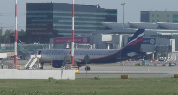 В аэропорту Варшавы российский самолет столкнулся с польским 