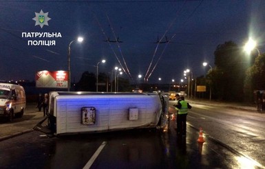 В Запорожье перевернулась маршрутка с пассажирами, есть раненные 