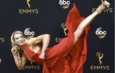 Богиня вечеринки: американская актриса сделала сальто на красной дорожке