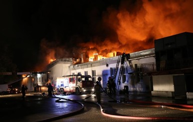 Во время крупного пожара в Москве сгорели 8 пожарных