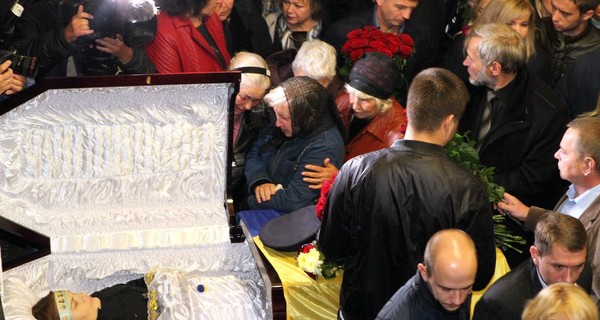 Родственникам погибших патрульных выдадут по 725 тысяч и двухкомнатной квартире