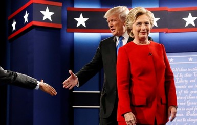 Клинтон пришла на теледебаты в алом брючном костюме