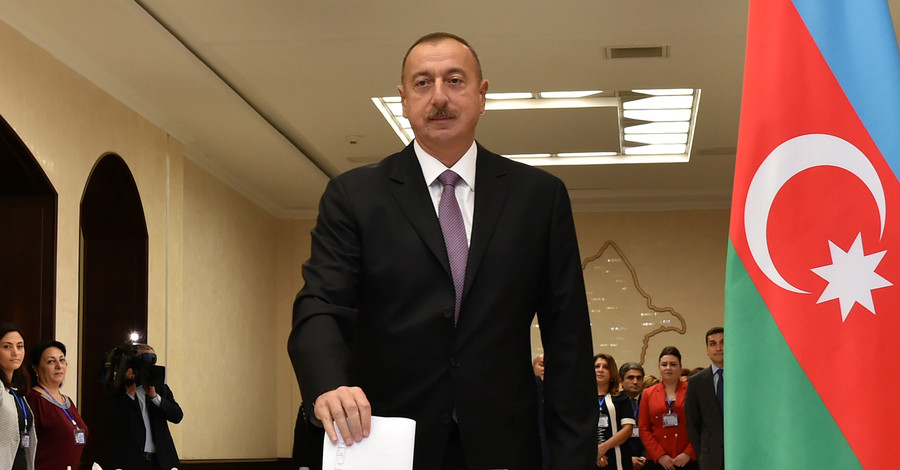 Азербайджан поддержал изменения в Конституцию о продлении срока президенства