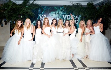 Вера Брежнева организовала звездный показ свадебных платьев в Москве