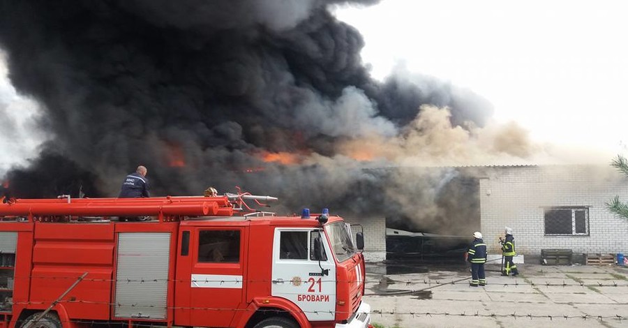 Под Киевом вспыхнул крупный пожар