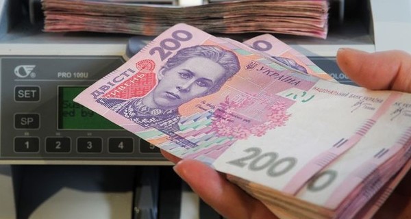  Средняя зарплата в Украине за август составила 5,2 тысячи гривен 