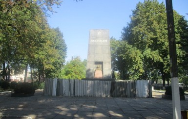 Под Одессой декоммунизируют могилу Григория Котовского
