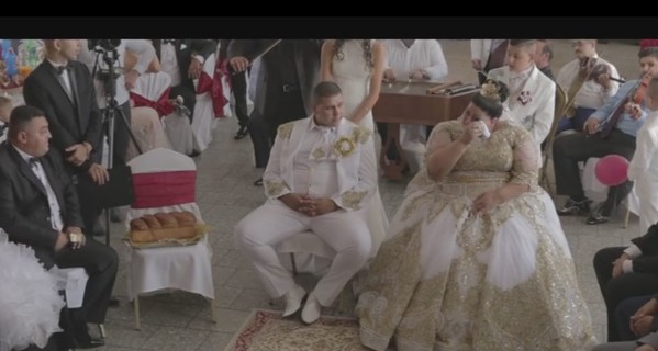Молодые ромы устроили очень пышную свадьбу в Словакии