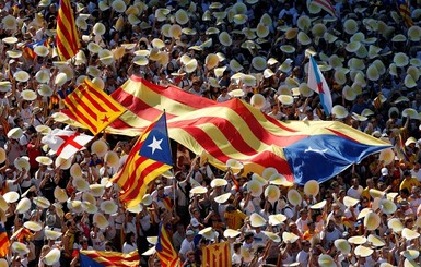 Парламент Каталонии выразил вотум доверия сторонникам независимости