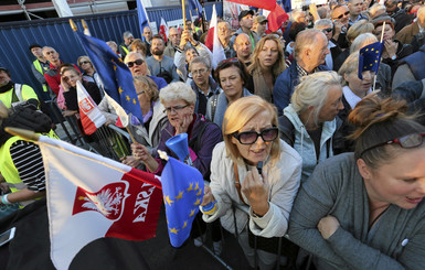 Запрет абортов в Польше: бедные польки едут во Львов, богатые - в Европу
