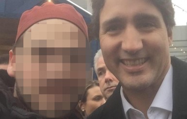 Премьер-министр Канады сделал селфи с террористом