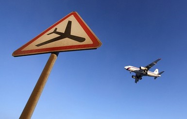 В Лиссабоне самолет посадили из-за грузчика в багажном отсеке