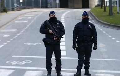В Брюсселе ножом ранили двух полицейских