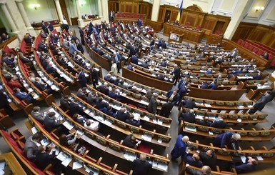 Депутатам в сентябре заплатили 2,2 миллиона гривен надбавок
