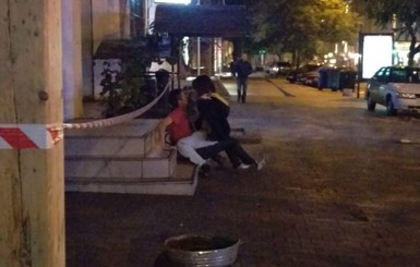 В центре Одессы пара занималась интимом на тротуаре 