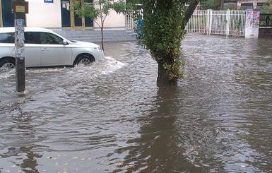 Потоп в Новой Каховке: после дождя затопило улицы