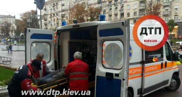 Со здания киевской мэрии сорвался рабочий
