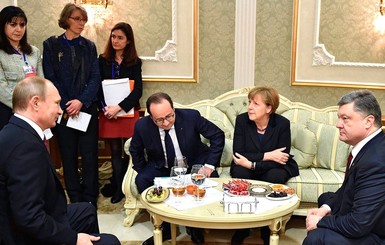 Меркель пригласила Порошенко, Путина и Олланда на ужин