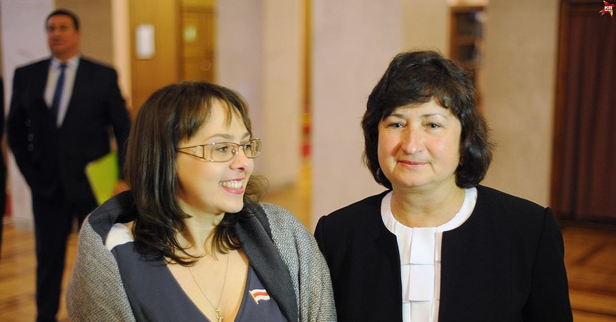 Белорусские оппозиционерки на первом заседании парламента привлекли внимание декольте