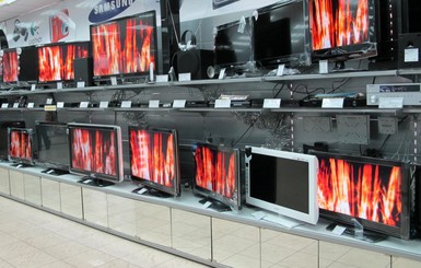 Покупатель случайно разбил в магазине телевизоры на 147 тысяч гривен