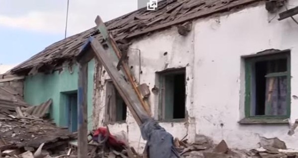 В Марьинке под обстрелы попали пять жилых домовм