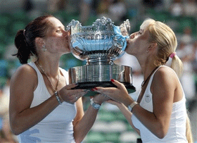 Мама теннисисток Бондаренко вымолила победу дочерей 